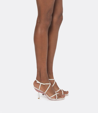 Beyaz Bantlı Sandaletler